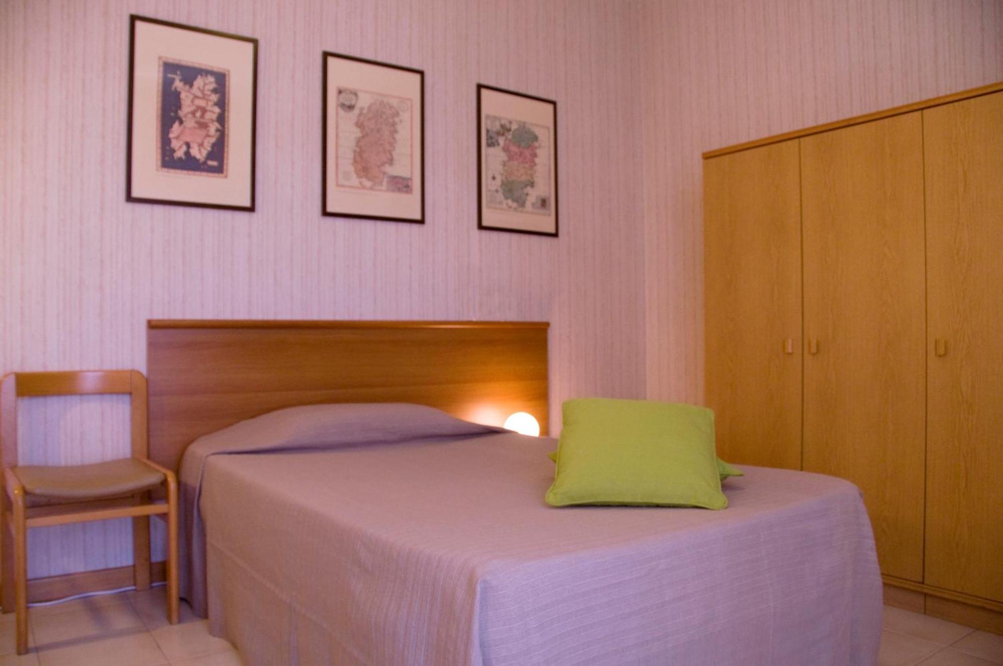 Hotel Residence Ulivi E Palme Каляри Екстериор снимка