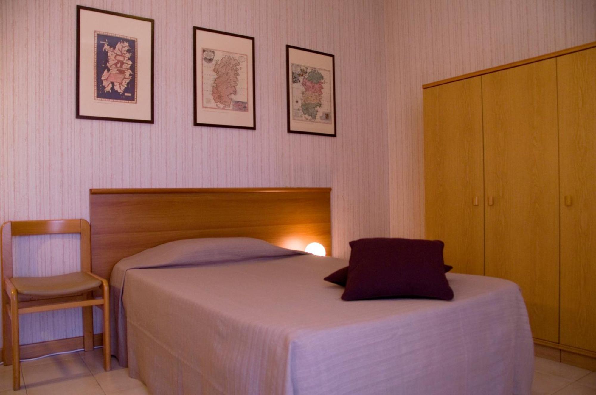 Hotel Residence Ulivi E Palme Каляри Екстериор снимка