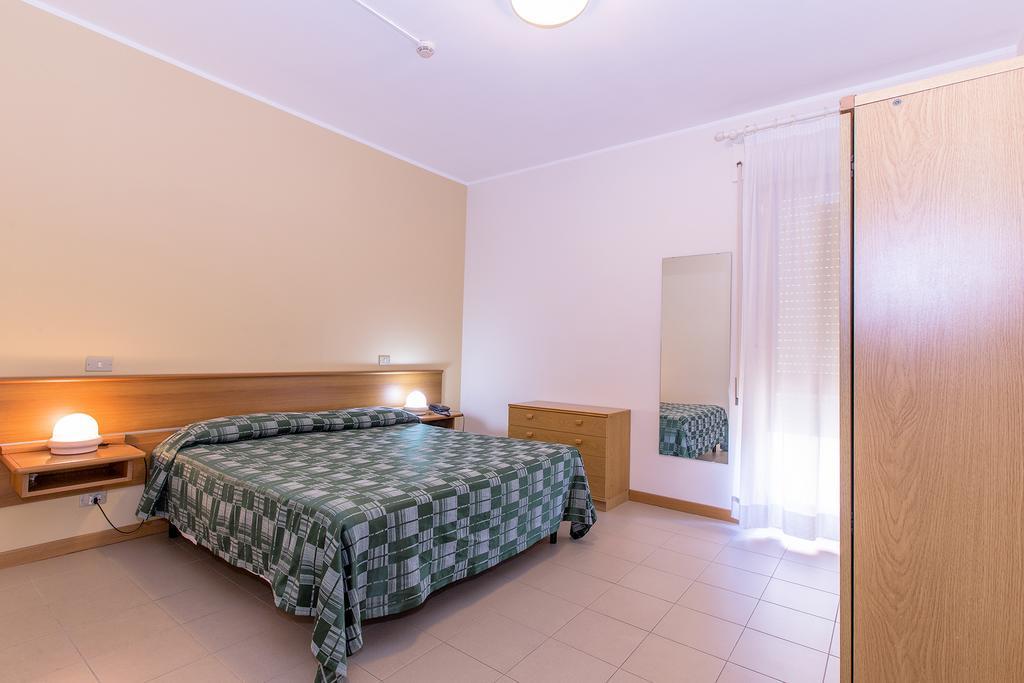 Hotel Residence Ulivi E Palme Каляри Екстериор снимка