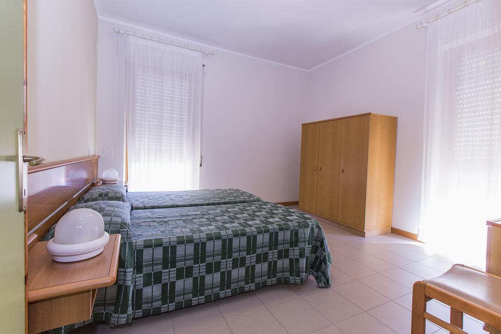 Hotel Residence Ulivi E Palme Каляри Екстериор снимка