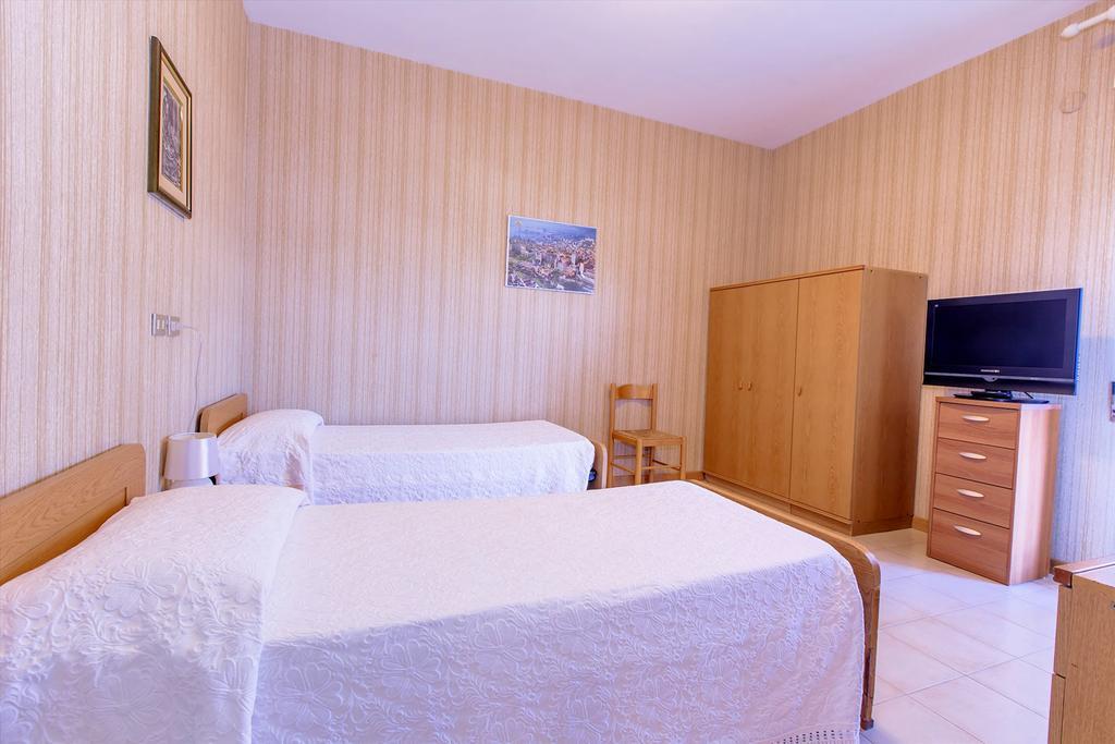 Hotel Residence Ulivi E Palme Каляри Екстериор снимка