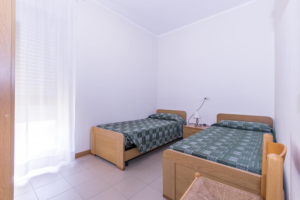Hotel Residence Ulivi E Palme Каляри Екстериор снимка