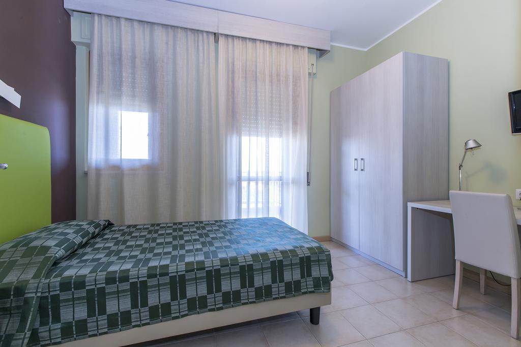 Hotel Residence Ulivi E Palme Каляри Екстериор снимка