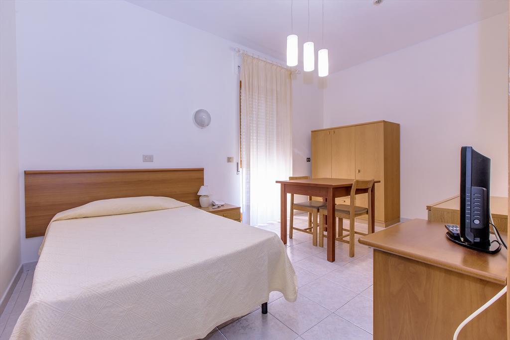 Hotel Residence Ulivi E Palme Каляри Екстериор снимка