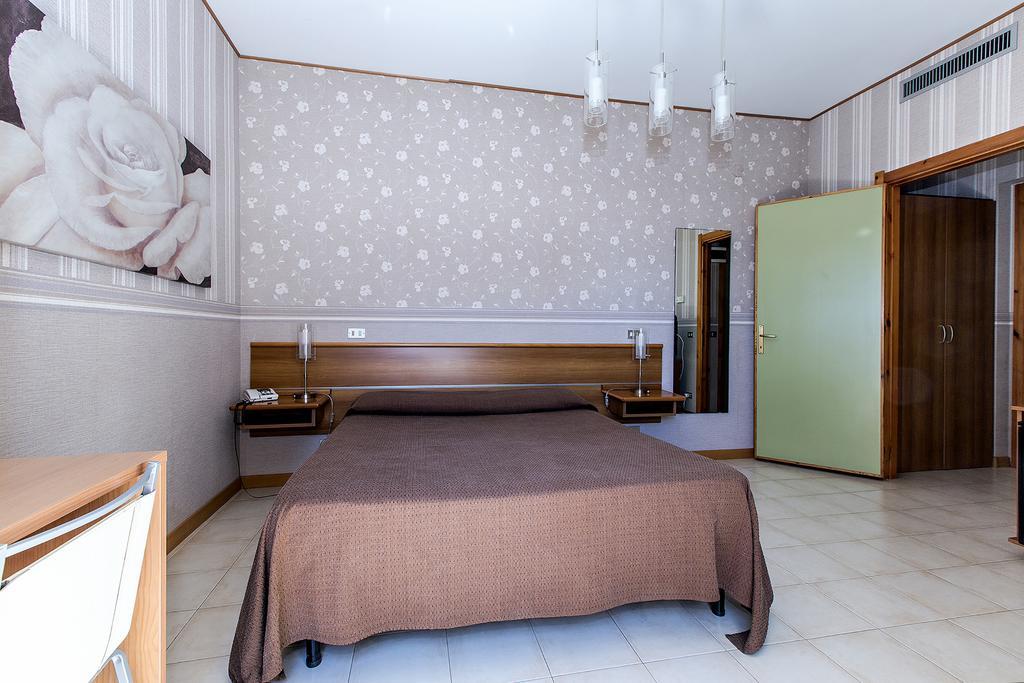 Hotel Residence Ulivi E Palme Каляри Екстериор снимка