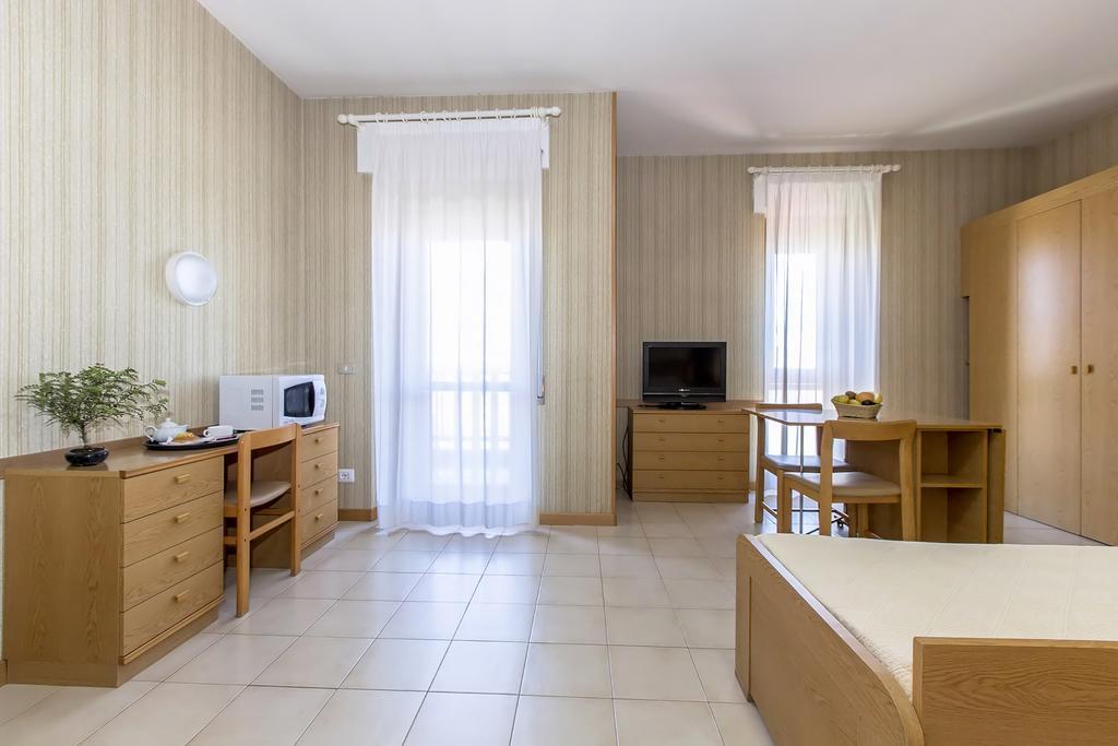 Hotel Residence Ulivi E Palme Каляри Екстериор снимка