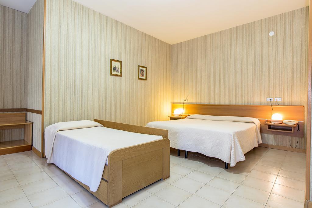 Hotel Residence Ulivi E Palme Каляри Екстериор снимка