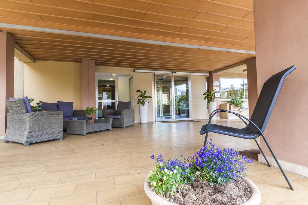 Hotel Residence Ulivi E Palme Каляри Екстериор снимка
