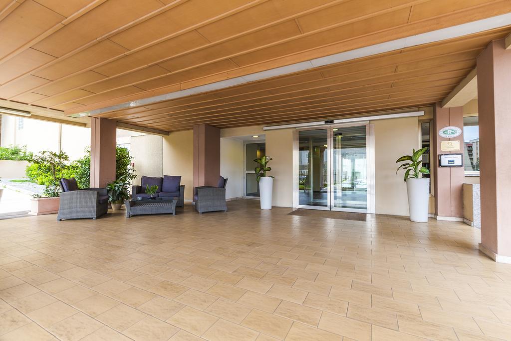 Hotel Residence Ulivi E Palme Каляри Екстериор снимка