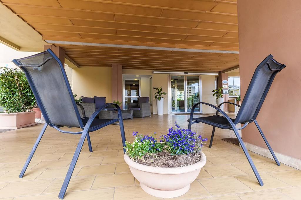 Hotel Residence Ulivi E Palme Каляри Екстериор снимка