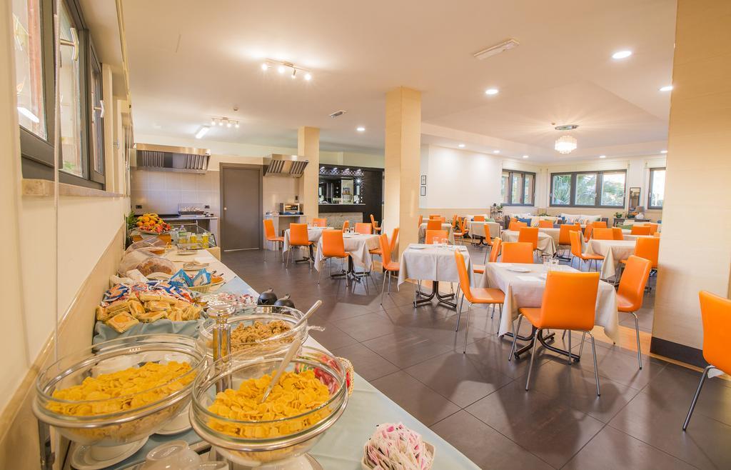 Hotel Residence Ulivi E Palme Каляри Екстериор снимка