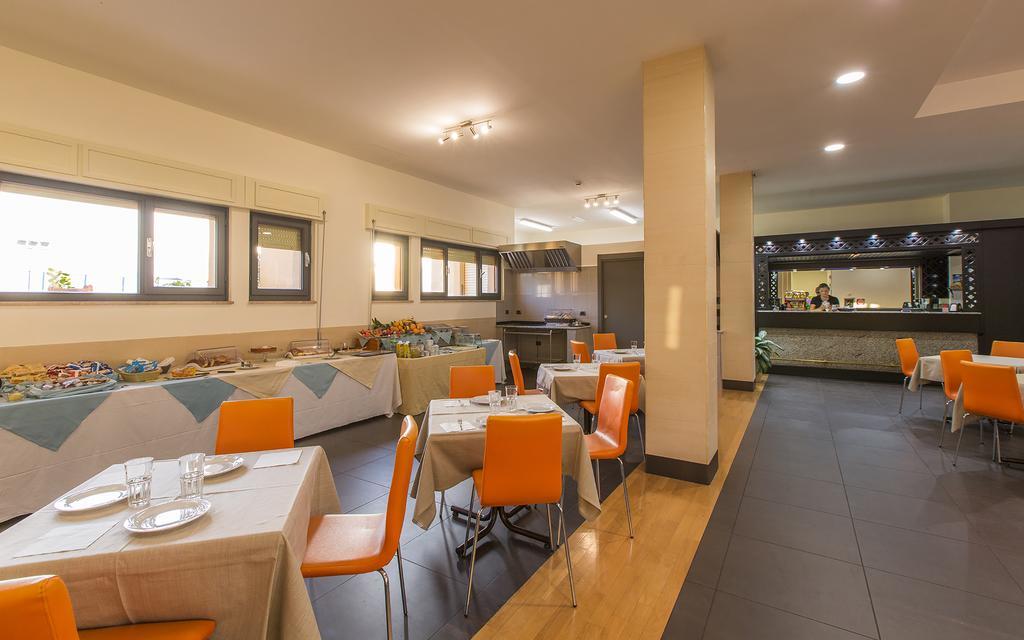 Hotel Residence Ulivi E Palme Каляри Екстериор снимка