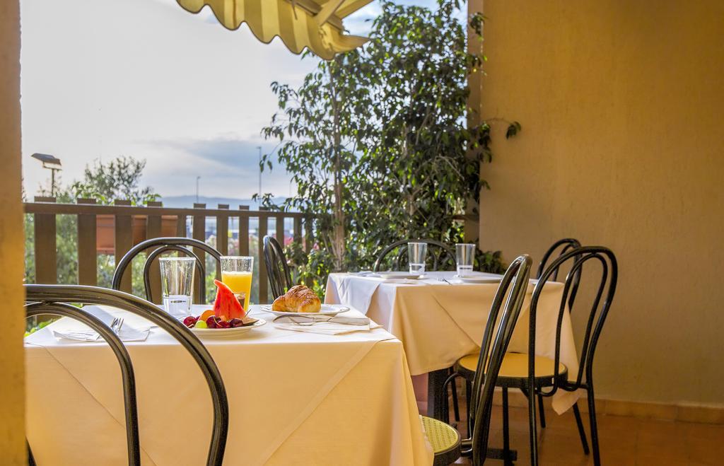 Hotel Residence Ulivi E Palme Каляри Екстериор снимка