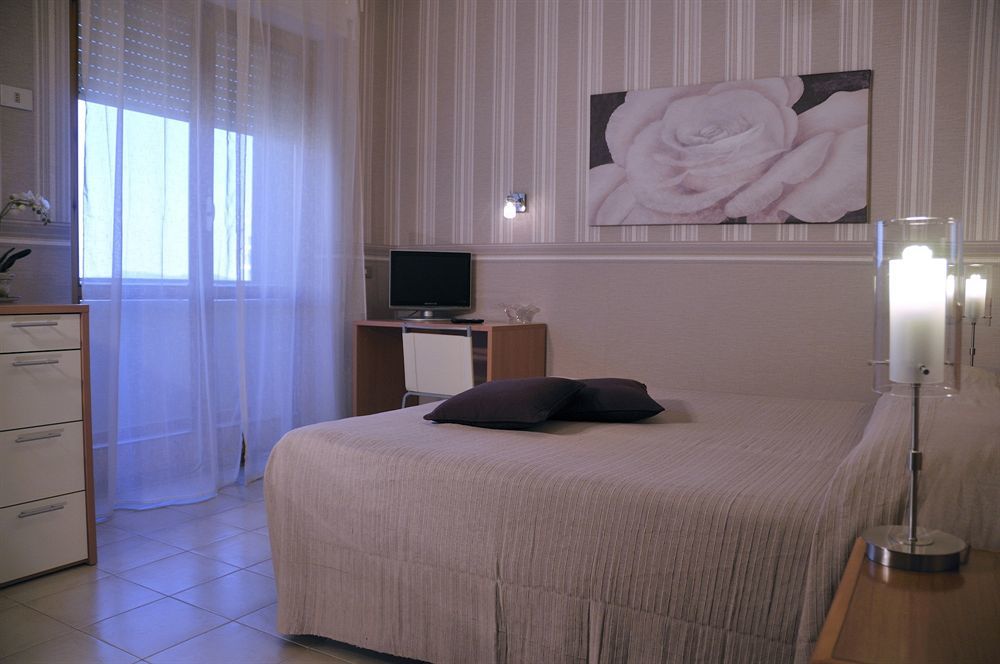 Hotel Residence Ulivi E Palme Каляри Екстериор снимка