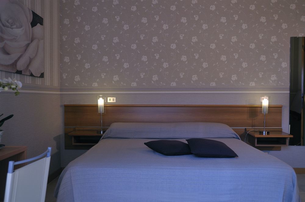 Hotel Residence Ulivi E Palme Каляри Екстериор снимка