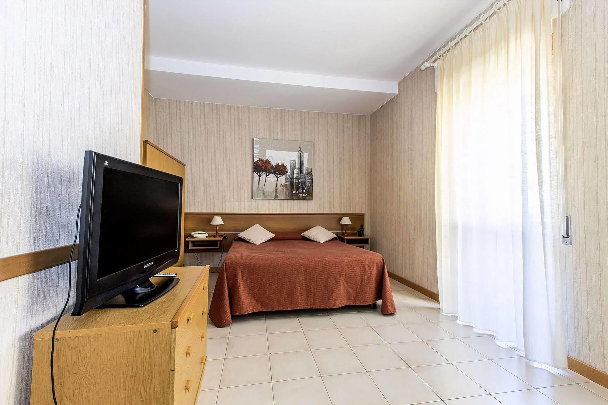 Hotel Residence Ulivi E Palme Каляри Екстериор снимка