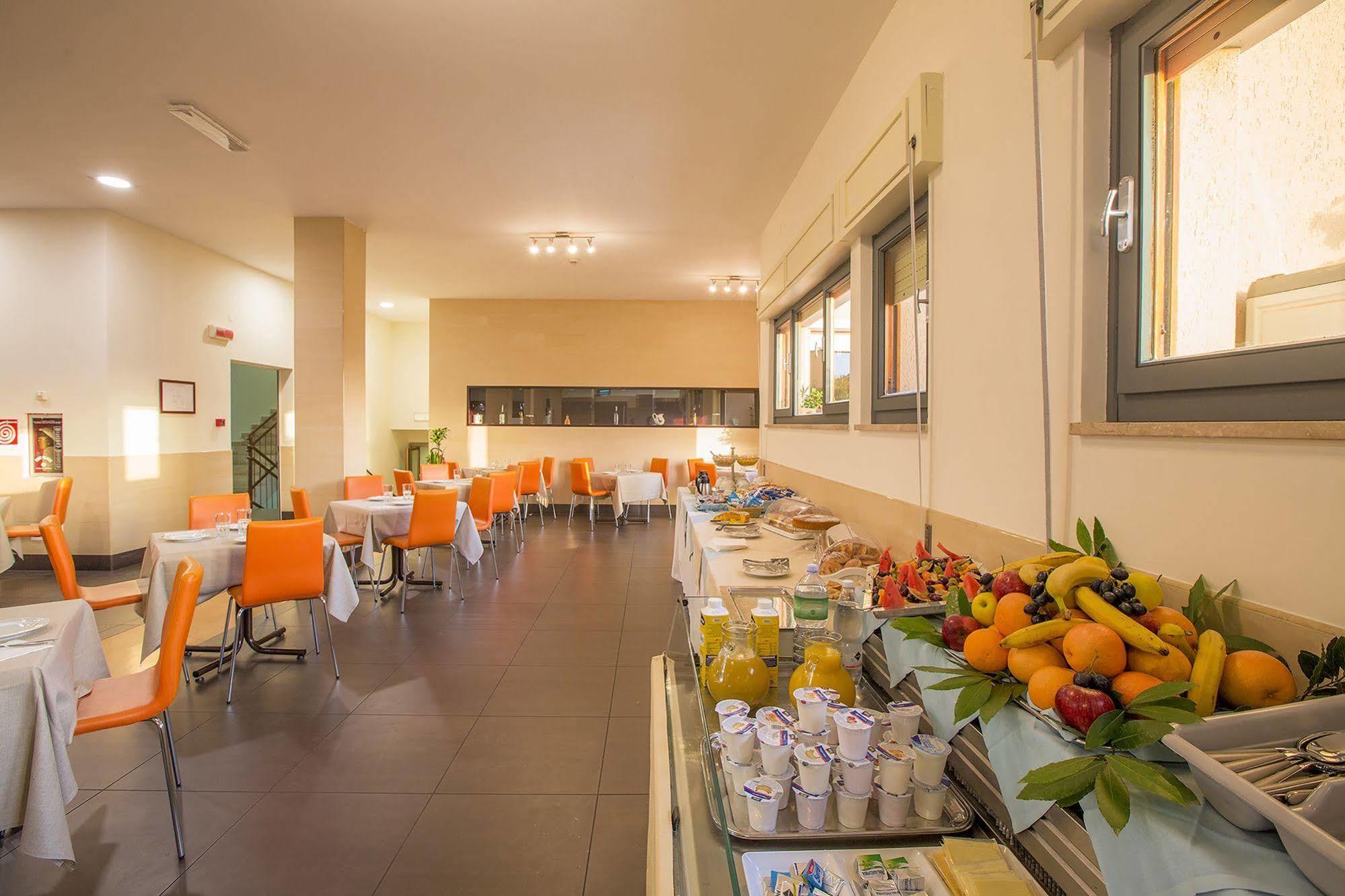 Hotel Residence Ulivi E Palme Каляри Екстериор снимка