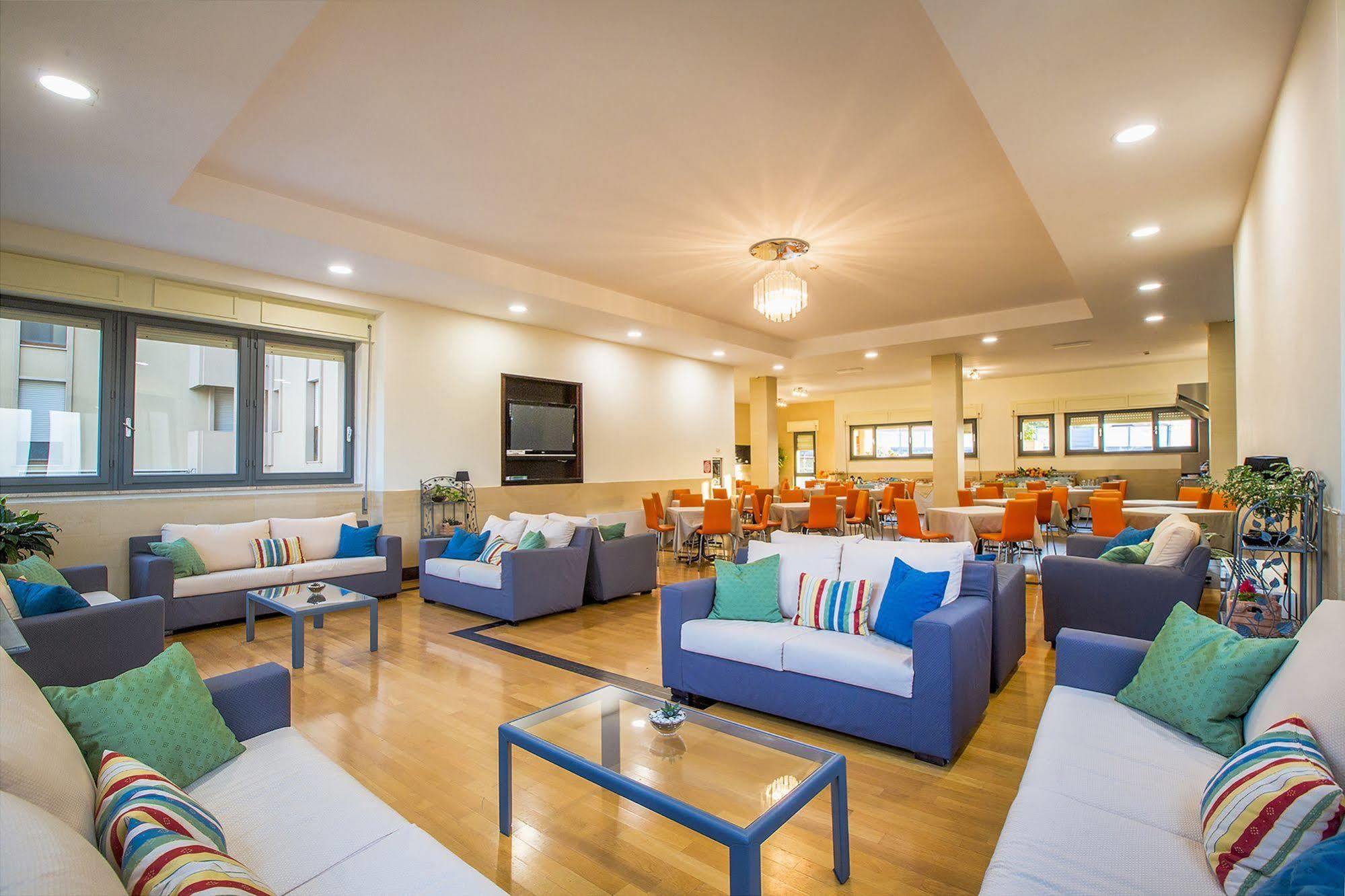 Hotel Residence Ulivi E Palme Каляри Екстериор снимка