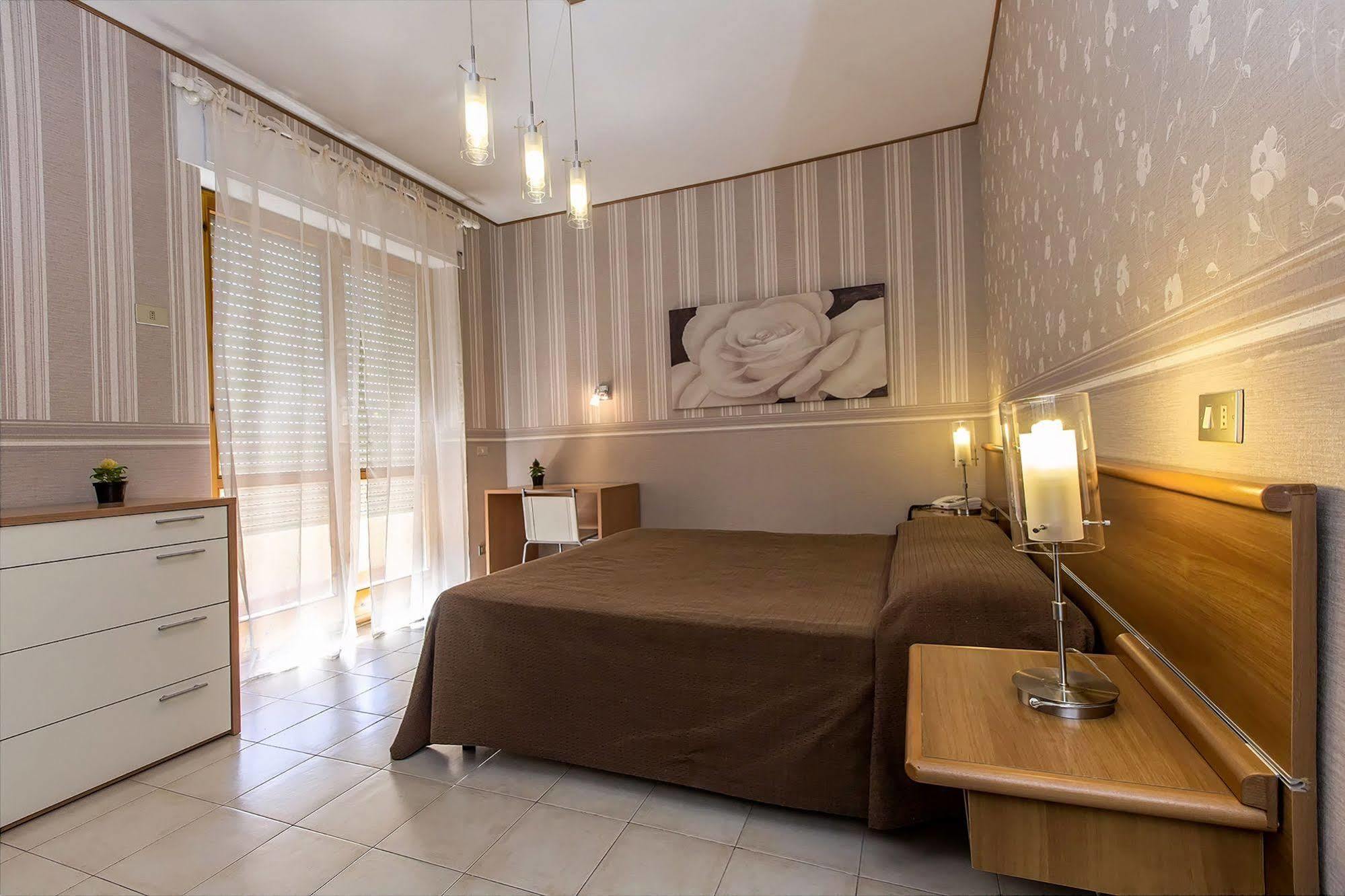 Hotel Residence Ulivi E Palme Каляри Екстериор снимка