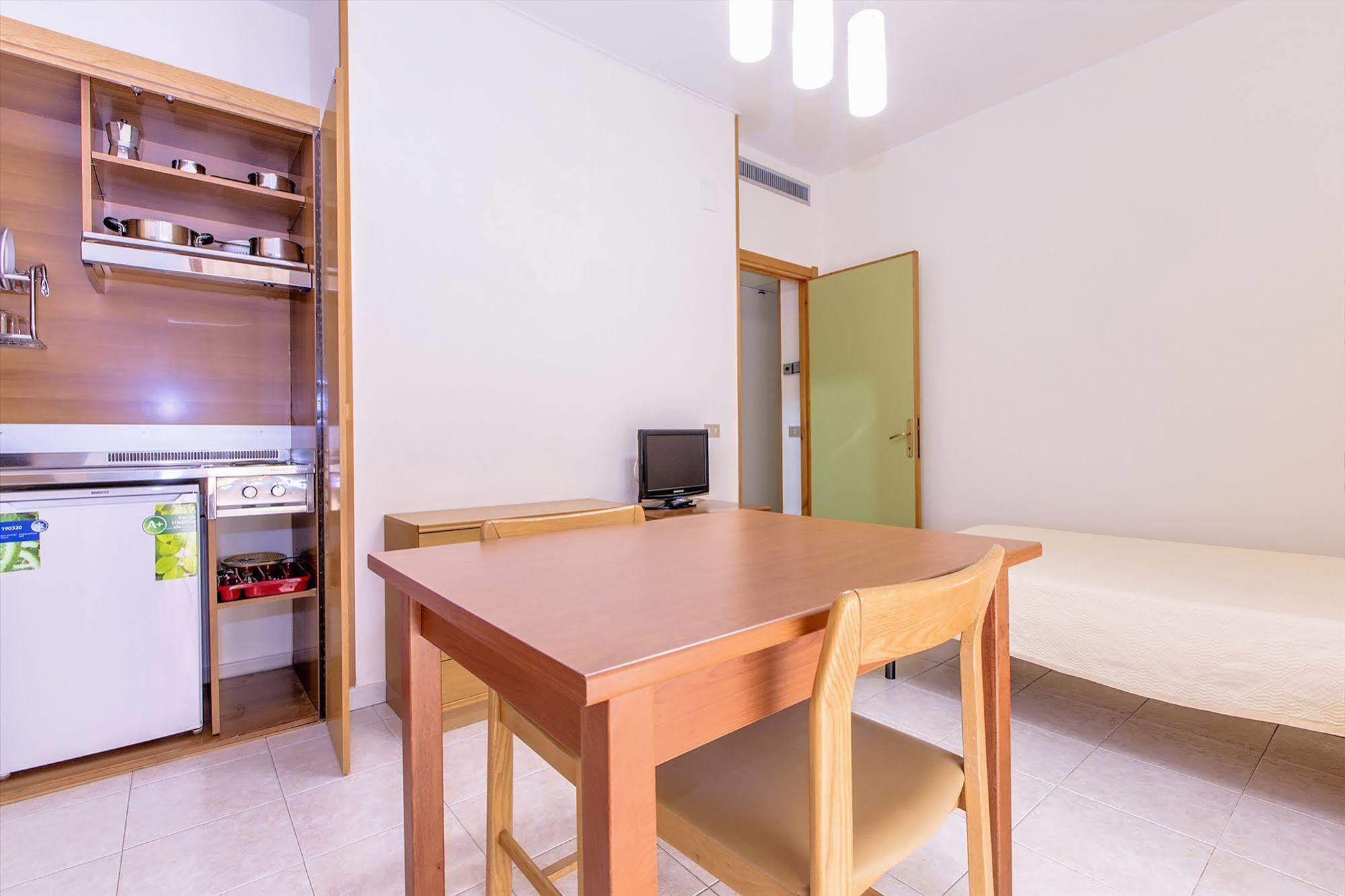 Hotel Residence Ulivi E Palme Каляри Екстериор снимка