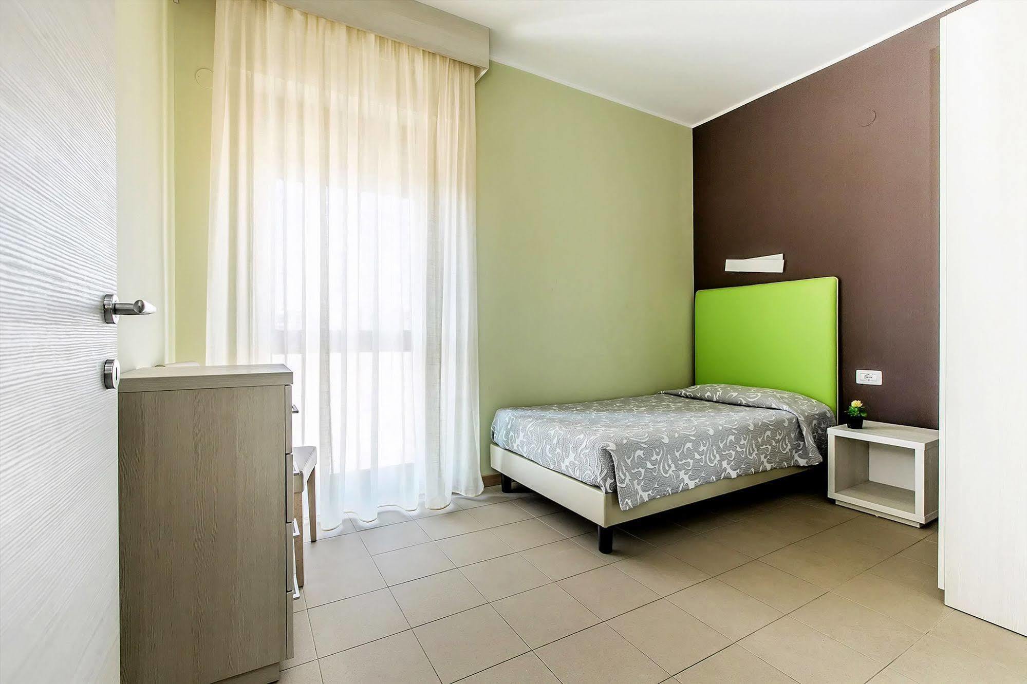 Hotel Residence Ulivi E Palme Каляри Екстериор снимка