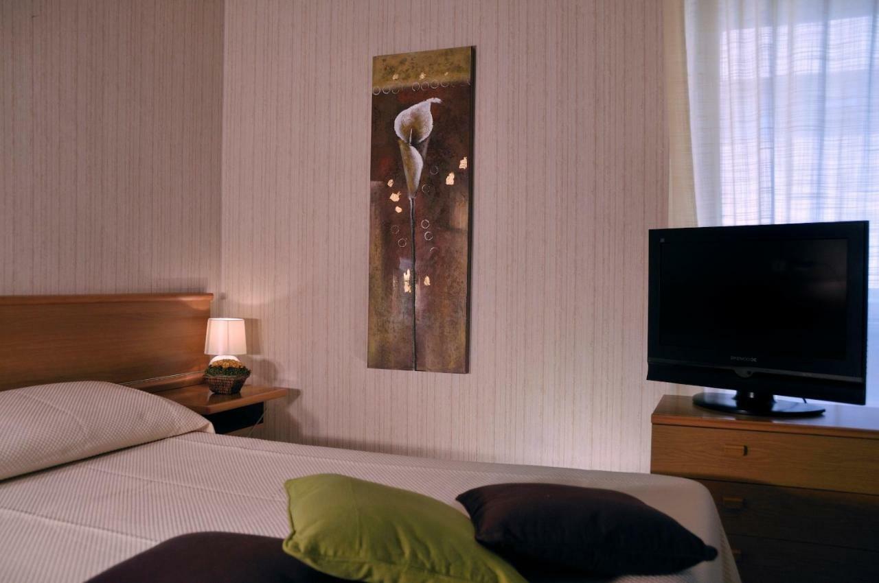 Hotel Residence Ulivi E Palme Каляри Стая снимка